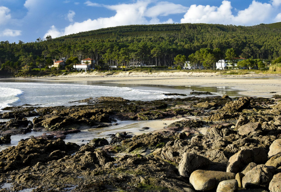 Los episodios de contaminación fecal continúan este verano en las playas de la Costa da Morte