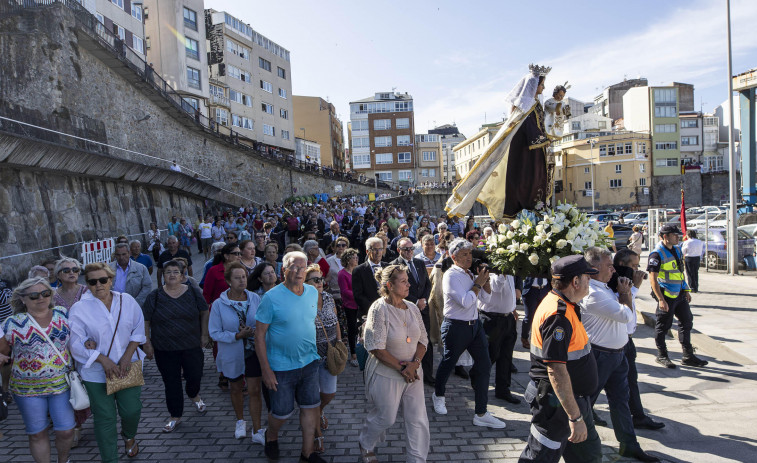 Multitudinaria procesión en Malpica