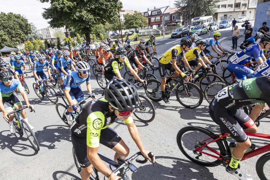 Andrei Stetsiv, del equipo cántabro Camargo, gana la Challenge Júnior de Carballo