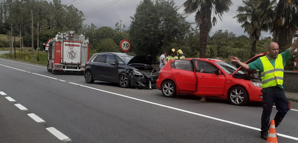 Cuatro personas resultan heridas en una colisión ocurrida en Mazaricos