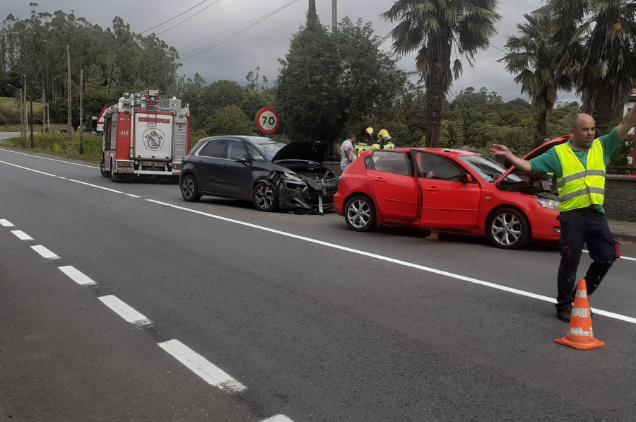 Cuatro personas resultan heridas en una colisión ocurrida en Mazaricos