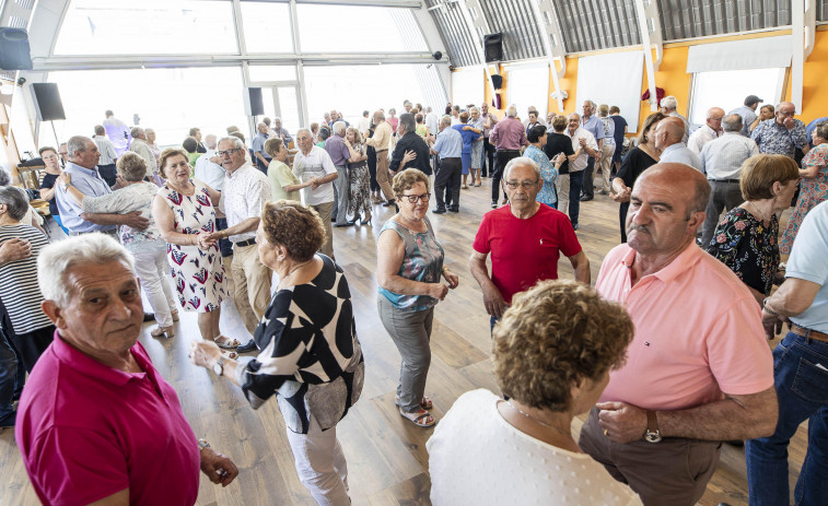 Regresan los bailes para mayores a Carballo