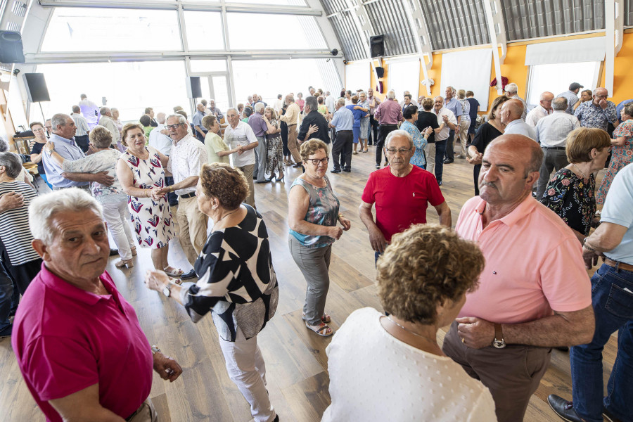 Regresan los bailes para mayores a Carballo