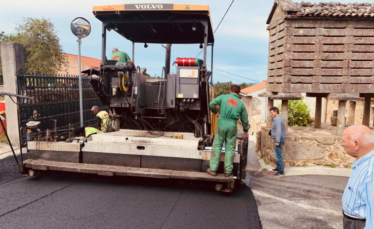 El gobierno de Muxía responde a las críticas de la oposición con más obras