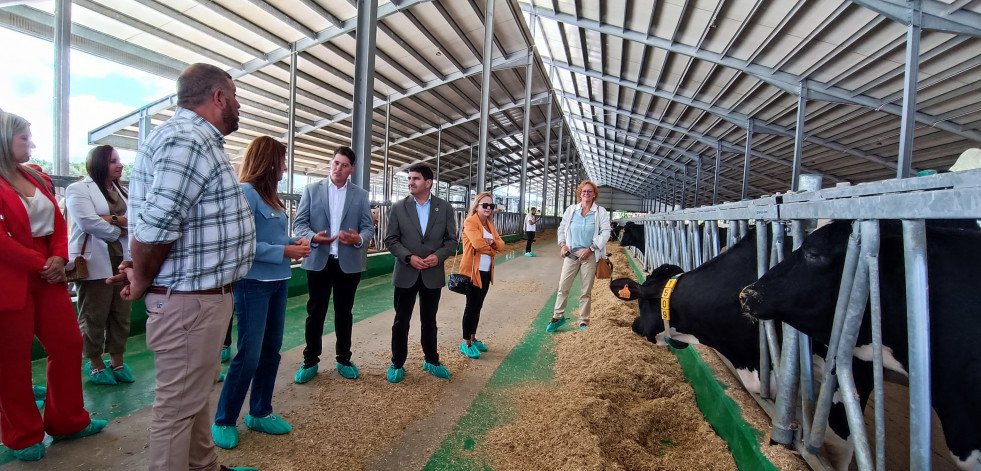 Gandería Os Loureiros inaugura sus nuevas instalaciones en Vimianzo, de las más modernas de Europa