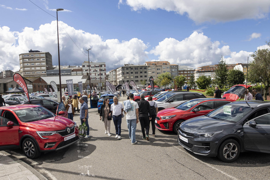 Berocasión y el MercaEdillo llenan de vida Carballo