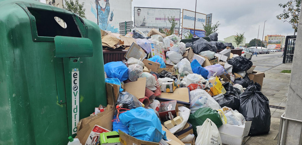 Carballo penaliza con más de 32.000 euros a la concesionaria de la basura