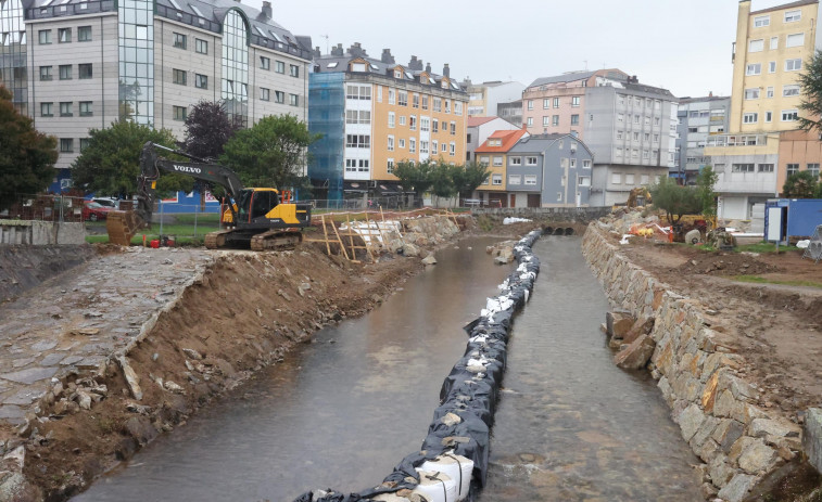 Las obras de la Fomento cerrarán el tramo del paseo fluvial y los garajes de la rúa Río