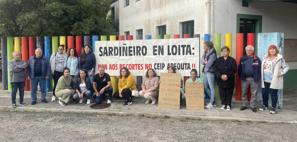 Vuelta a las aulas con quejas por falta de docentes de apoyo en la Costa da Morte