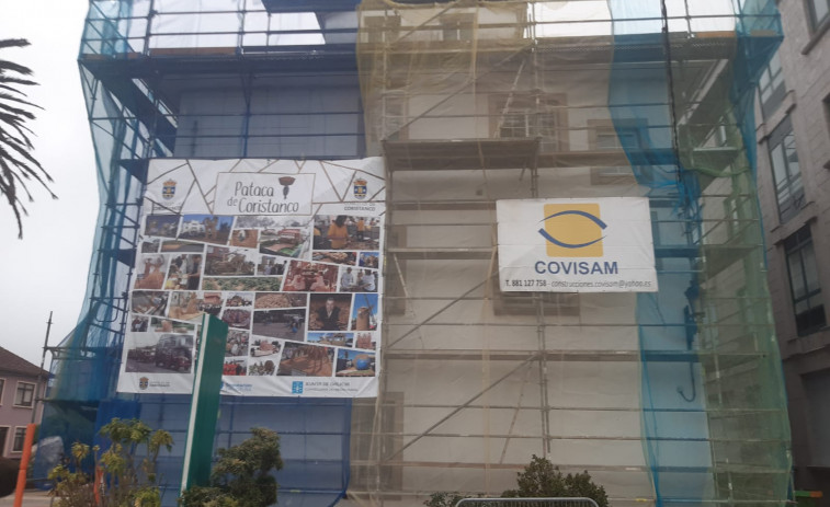 Coristanco pone en marcha las obras de mejora de la envolvente exterior del edificio consistorial