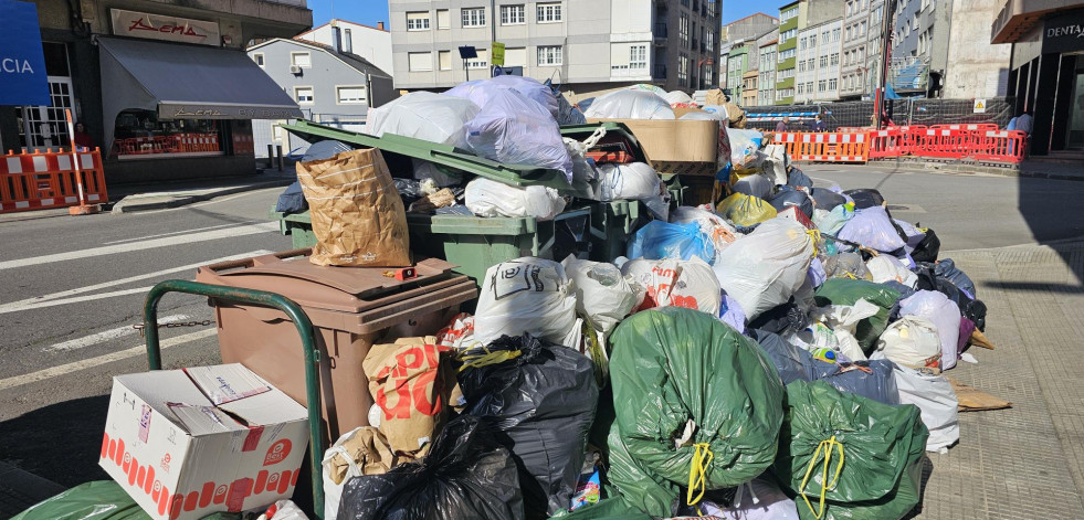 Finaliza la huelga de la basura de Carballo tras la firma del acuerdo entre las partes