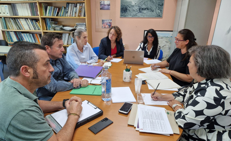 La mesa sobre violencia de género de Carballo aborda propuestas de mejora en la atención a las víctimas