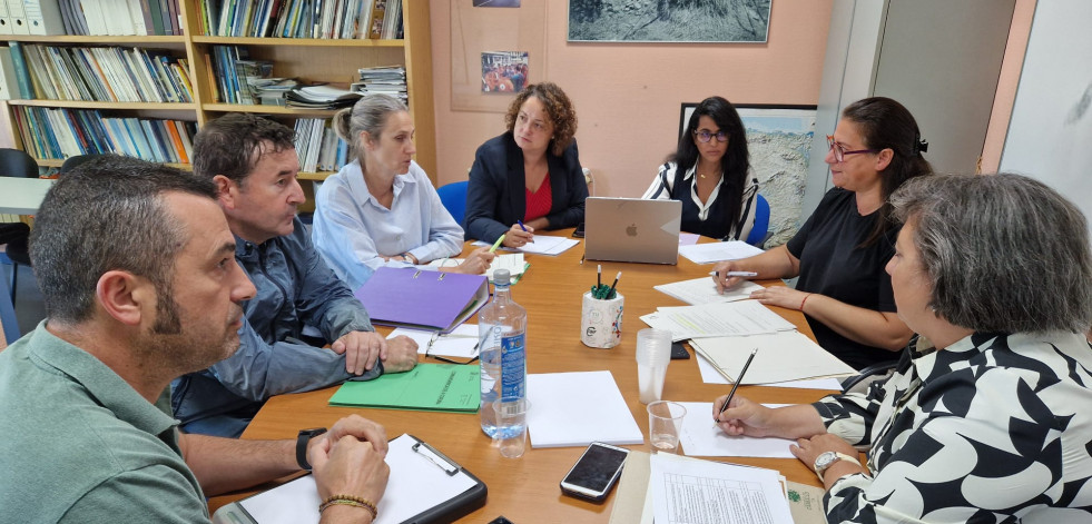 La mesa sobre violencia de género de Carballo aborda propuestas de mejora en la atención a las víctimas