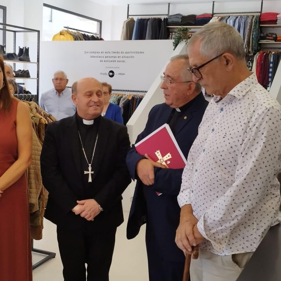 Arroupa, la nueva tienda de Cáritas en Carballo