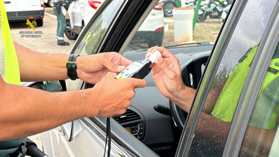 Investigado un taxista por cuadriplicar la tasa de alcoholemia en Santa Comba