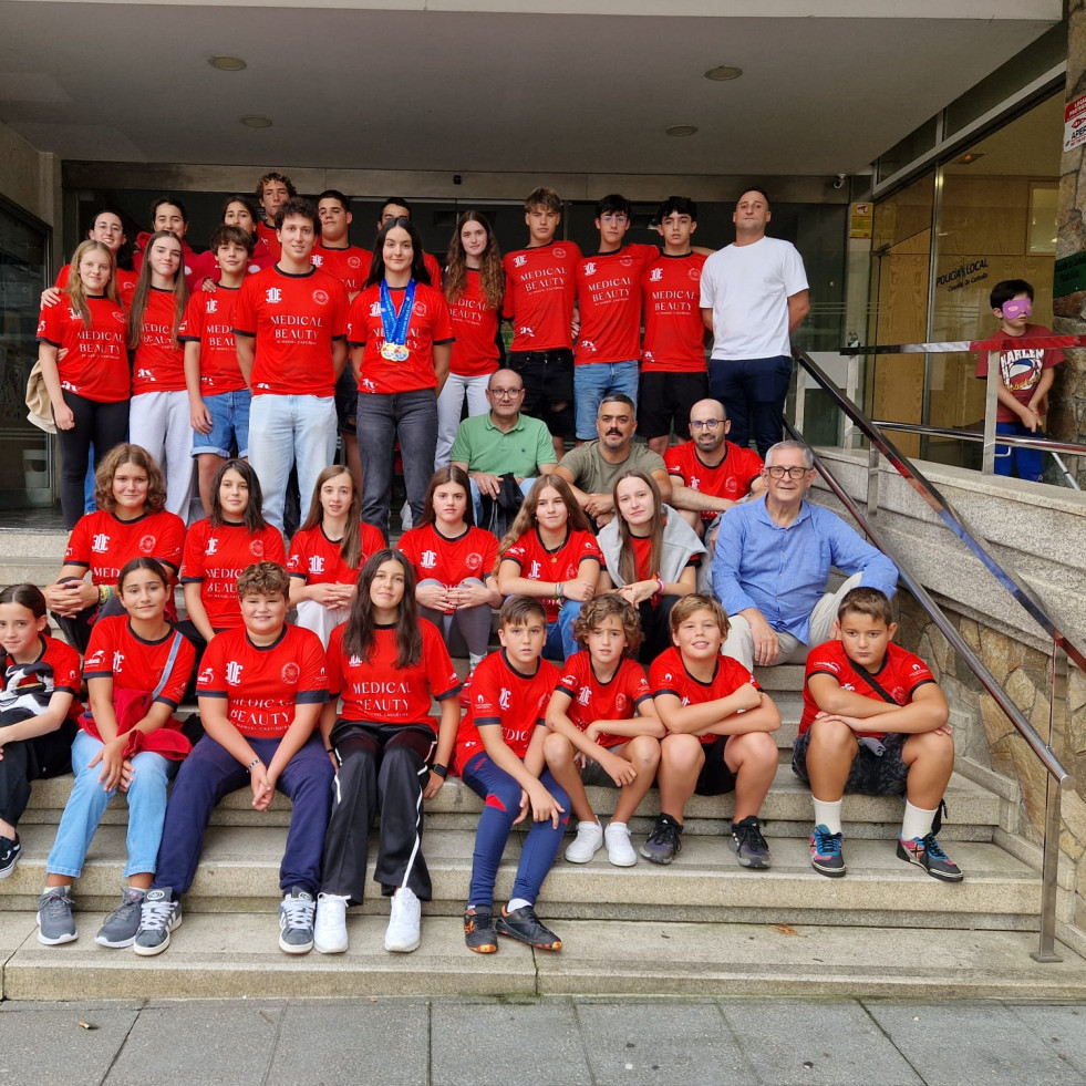 Homenaje en Carballo a Andrea Goimil y a Gabriel R. Colfera tras su éxitos en el Mundial