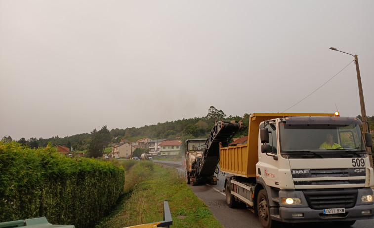 Corte da carretera de Vimianzo polas obras do firme na estrada AC-552