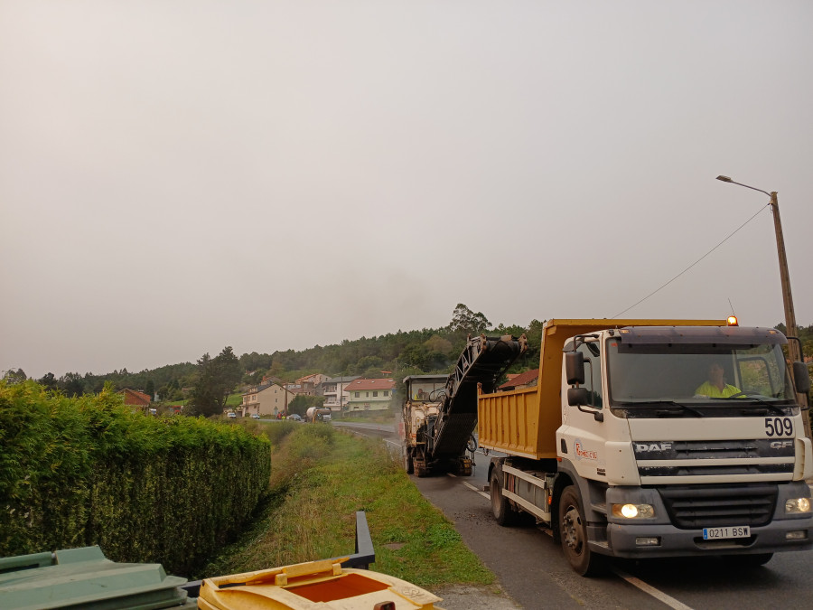 Corte da carretera de Vimianzo polas obras do firme na estrada AC-552