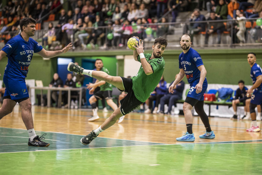 El Calvo Xiria inicia la liga sumando un punto en su difícil salida a Pontevedra