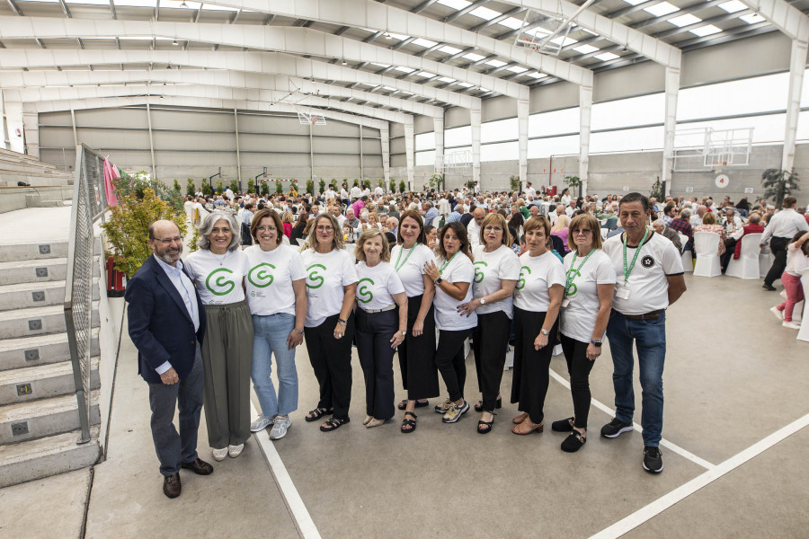 Los laracheses vuelven a hacer gala de su solidaridad en la comida de la lucha contra el cáncer