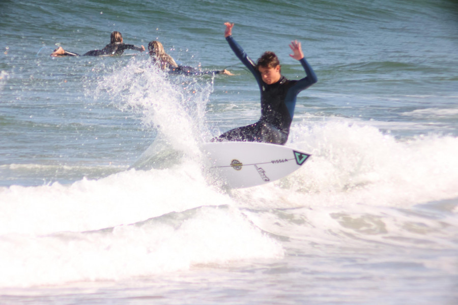 La liga mundial pone de nuevo a Razo en el escaparate del surf europeo con el Cabreiroá Junior Pro