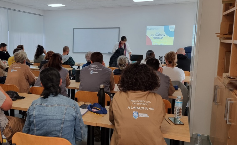 El alumnado de los programas de empleo de A Laracha participa en una jornada formativa