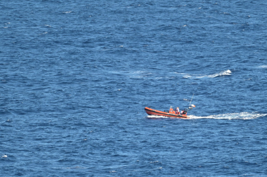 Retoman la búsqueda de los 54 desaparecidos en el naufragio de un cayuco en El Hierro