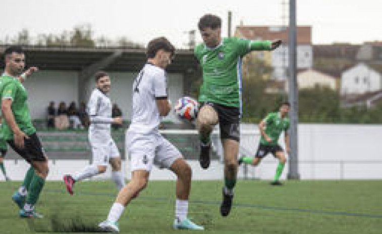 El Club del Mar derrota al Fisterra por 2 goles a 0 y sigue líder en solitario