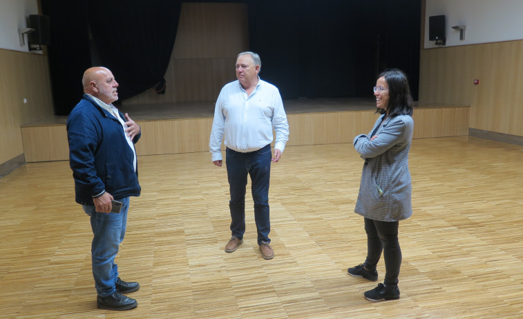 El Concello larachés mejora el auditorio del centro sociocultural de Paiosaco