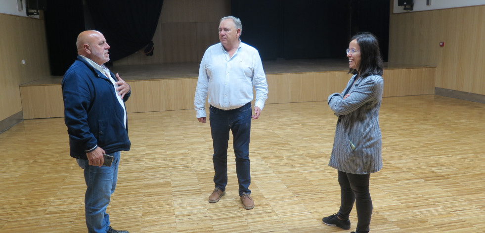 El Concello larachés mejora el auditorio del centro sociocultural de Paiosaco