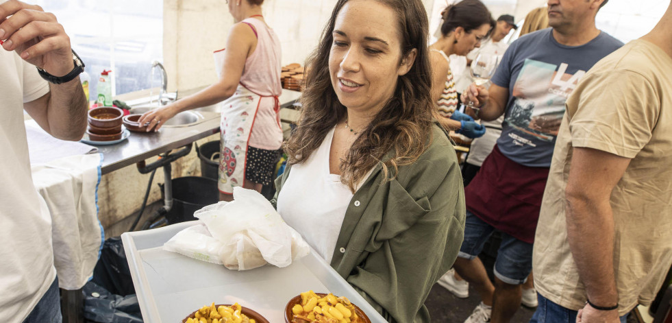 Más de 400 kilos de alubias en la Festa da Fabada de Paiosaco