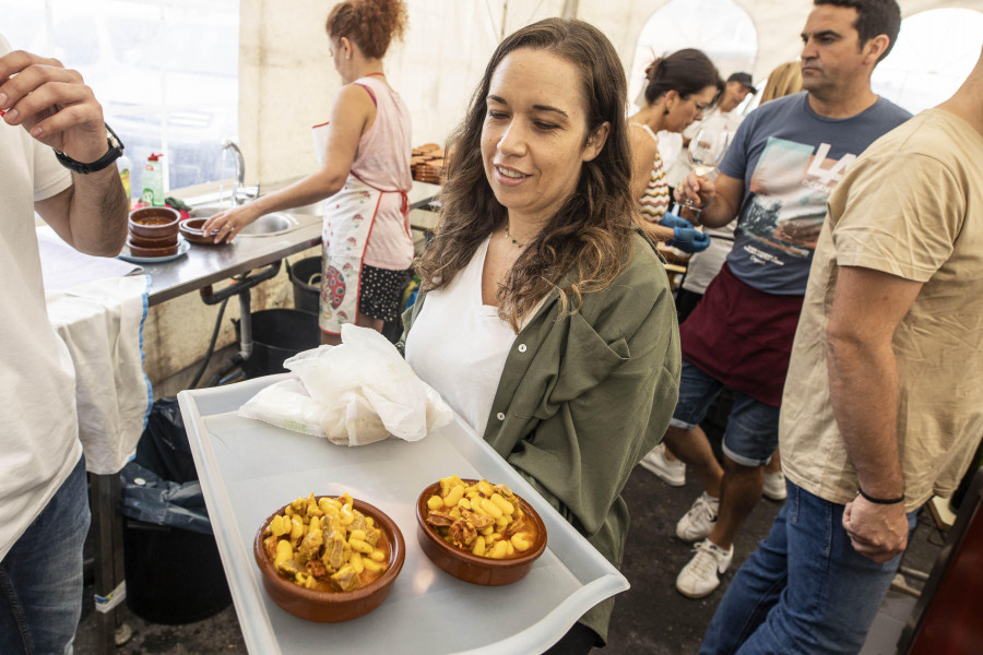 Más de 400 kilos de alubias en la Festa da Fabada de Paiosaco