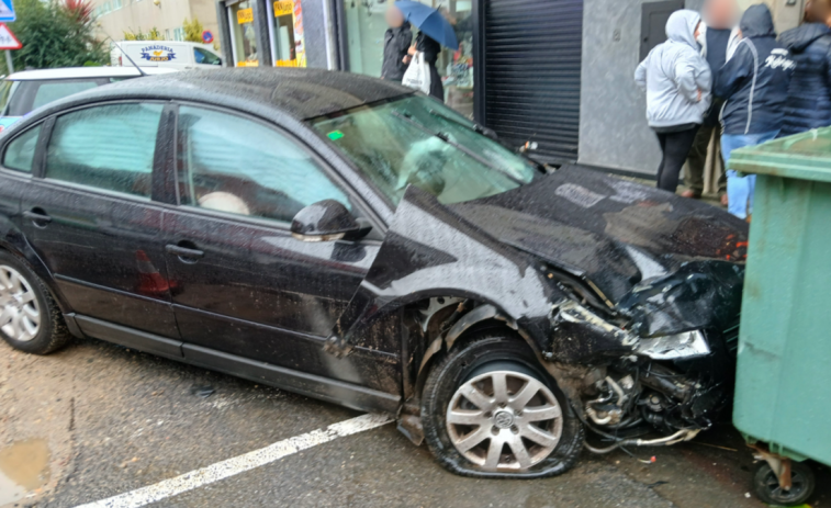 Un herido en una colisión entre dos vehículos en Santa Comba