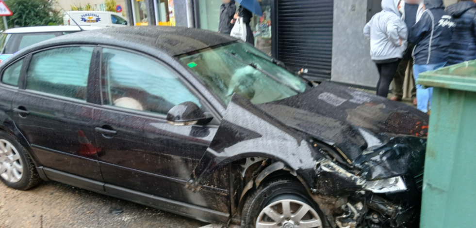 Un herido en una colisión entre dos vehículos en Santa Comba