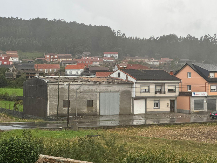 Vientos huracanados provocan desperfectos en Vimianzo