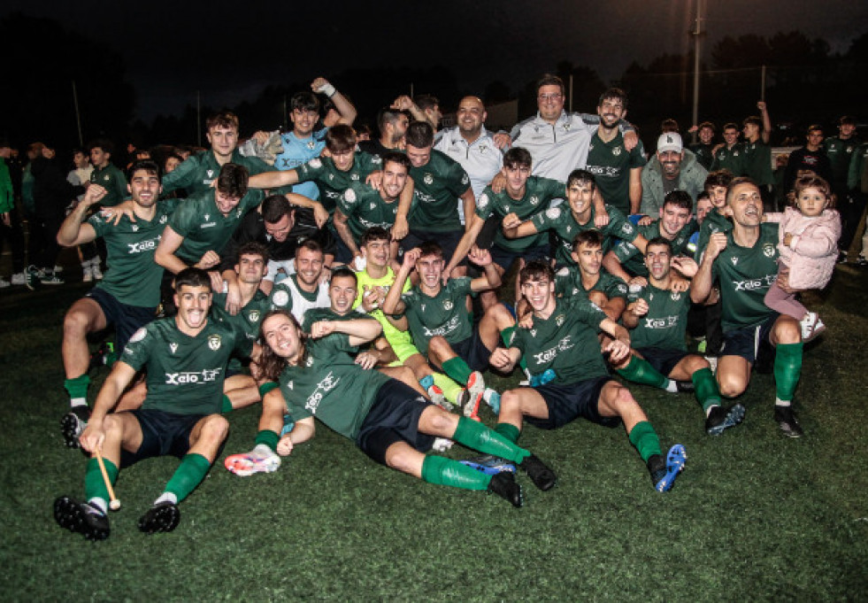 El San Tirso hace historia entre las tinieblas y jugará ante un Primera (1-1; 5-3)