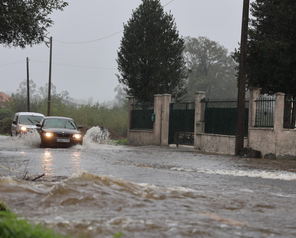 Inundación de la carretera de Rus a Coristanco