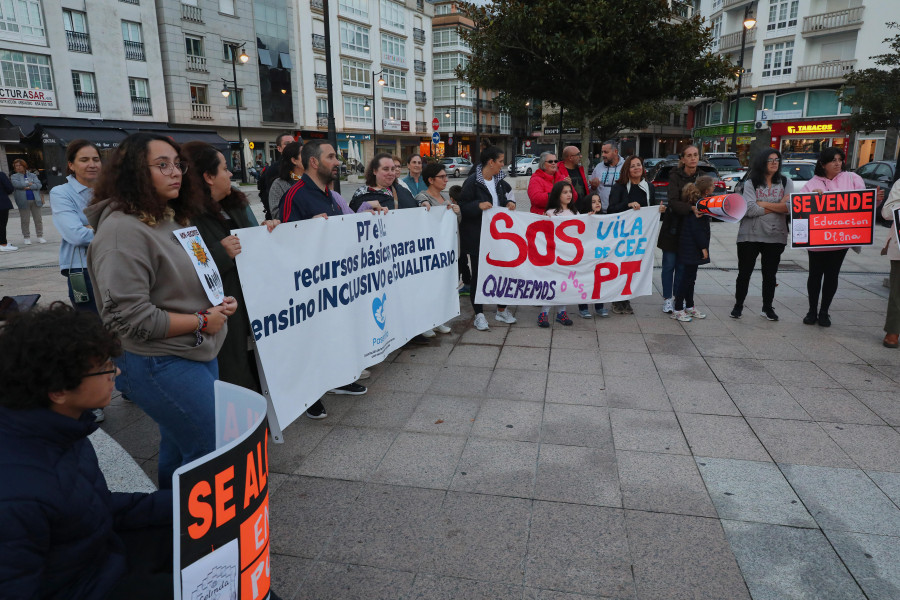 Nuevas protestas contra los recortes en el IES Agra de Leborís y en Cee