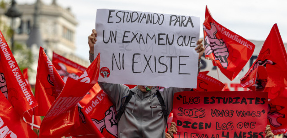 Miles de estudiantes protestan en la calle contra la nueva selectividad