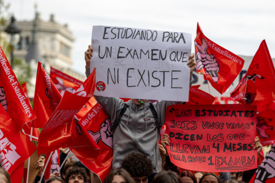 Miles de estudiantes protestan en la calle contra la nueva selectividad