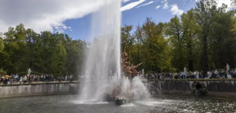 La fuente de Andrómeda del Palacio Real de La Granja se enciende por primera vez en 80 años