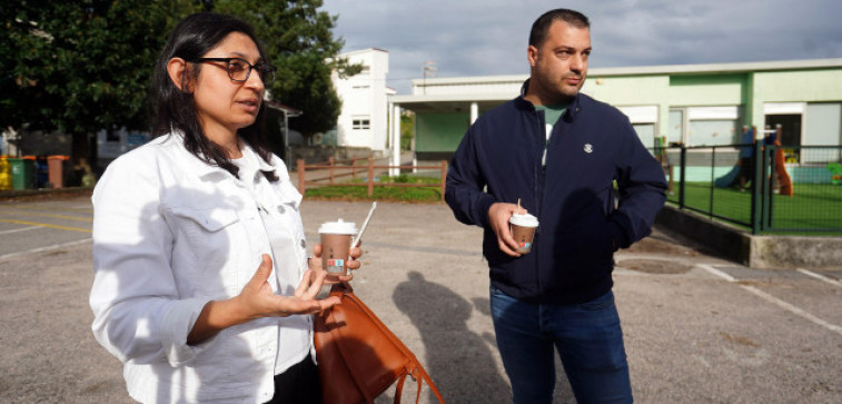 De guardia a las puertas del colegio de Ribadumia para velar por la vida de su hija a falta de una enfermera