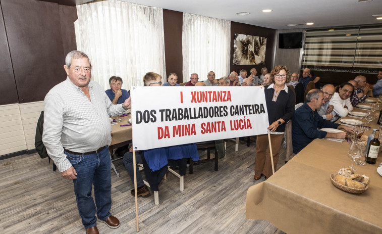 Comida en Carballo de una treintena de extrabajadores de la mina de cuarzo Santa Lucía