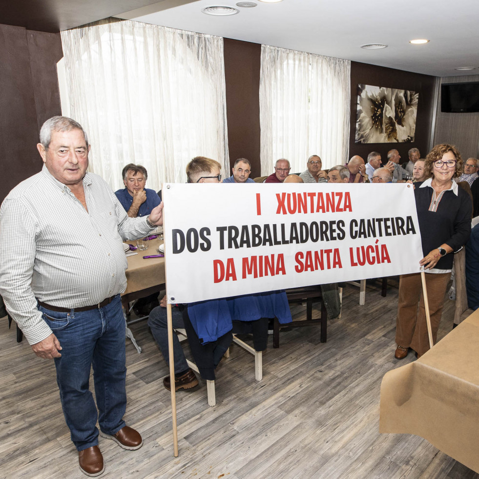 Comida en Carballo de una treintena de extrabajadores de la mina de cuarzo Santa Lucía