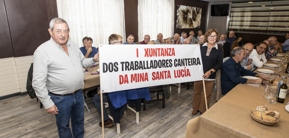 Comida en Carballo de una treintena de extrabajadores de la mina de cuarzo Santa Lucía