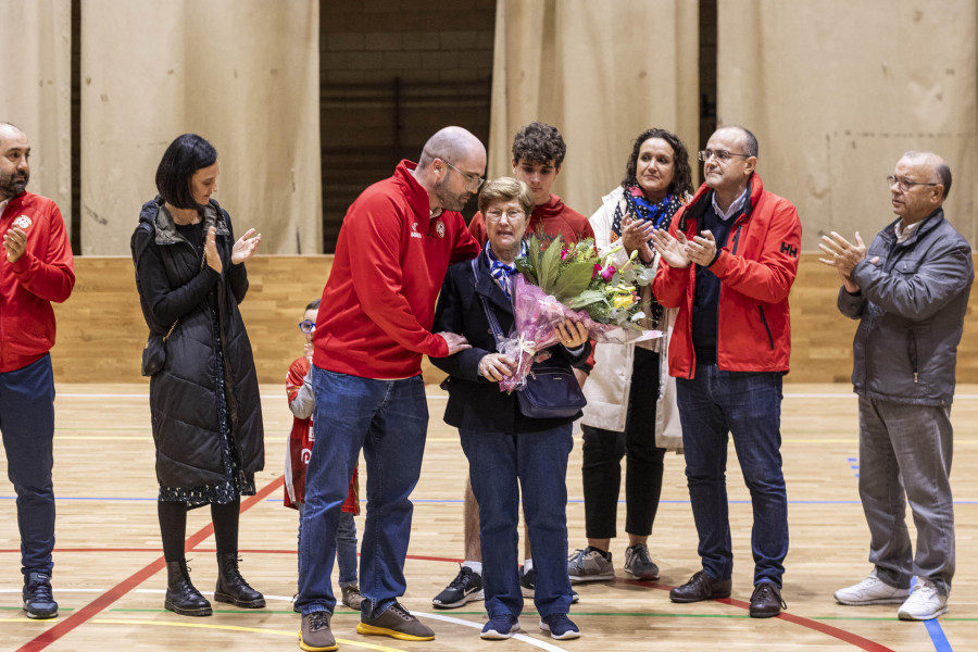 Emotivo homenaje póstumo al primer presidente del Lubiáns en el derbi ante el Ordes