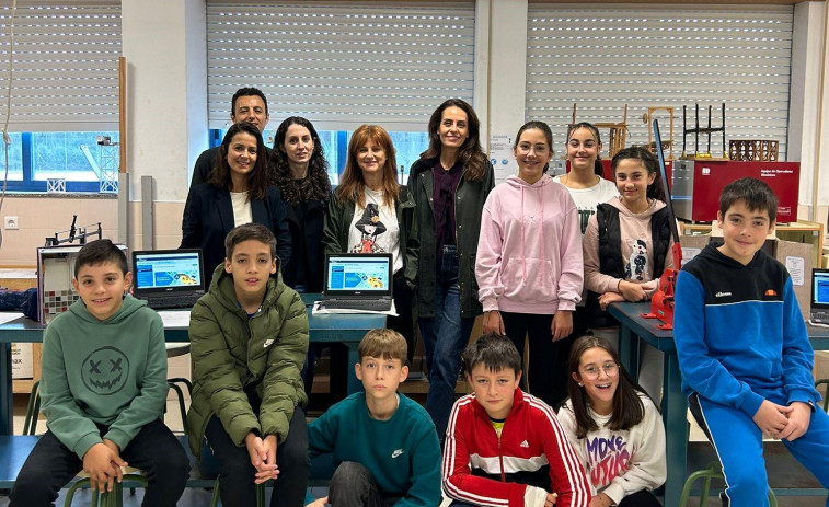 La Xunta pone en valor en el colegio de Zas los recursos digitales del programa Creagal