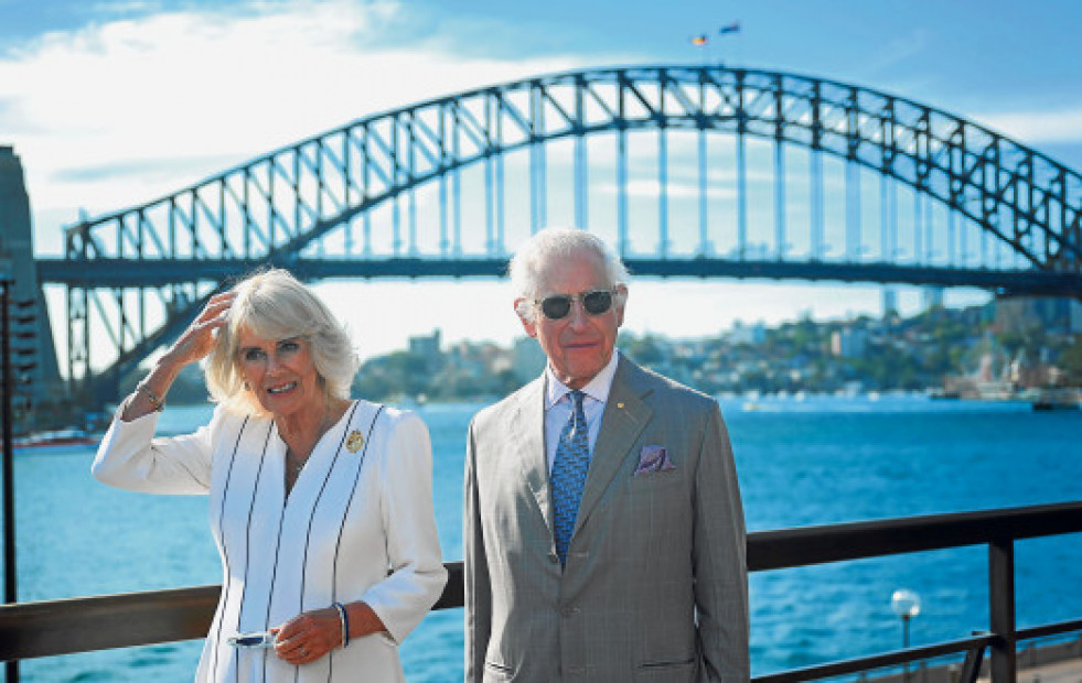 Carlos III y Camila visitan un centro de investigación del cáncer en Australia