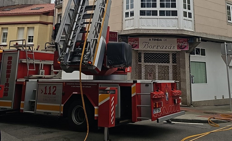 Incendio en un piso de la calle Andorra de Carballo