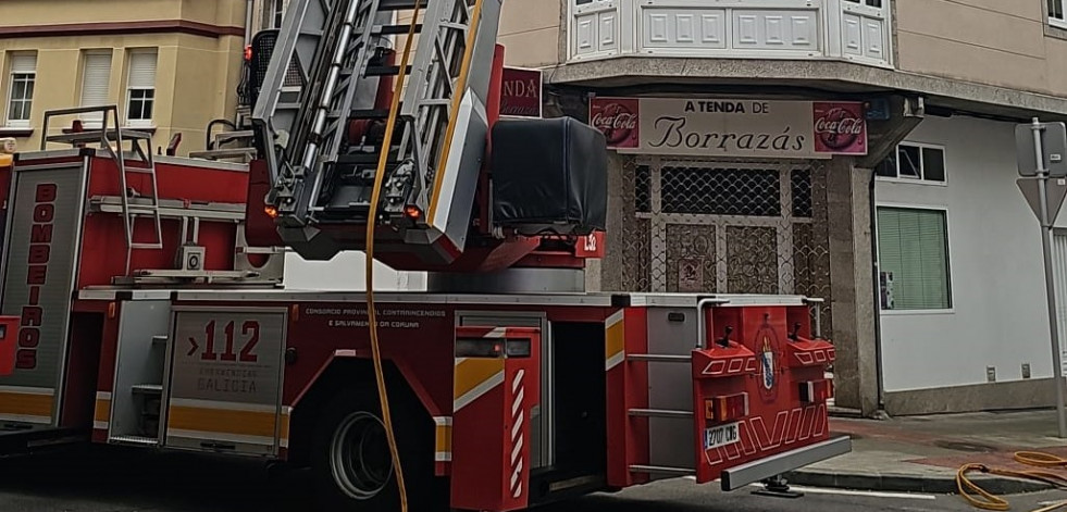 Incendio en un piso de la calle Andorra de Carballo